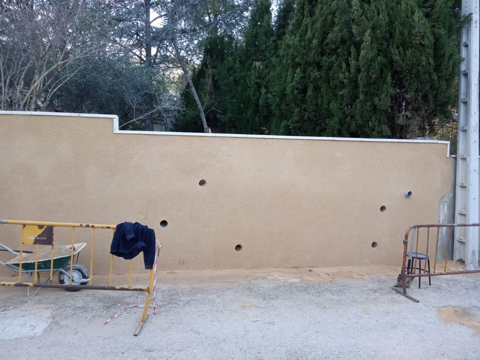 Muro terminado con enfoscado y acabado final